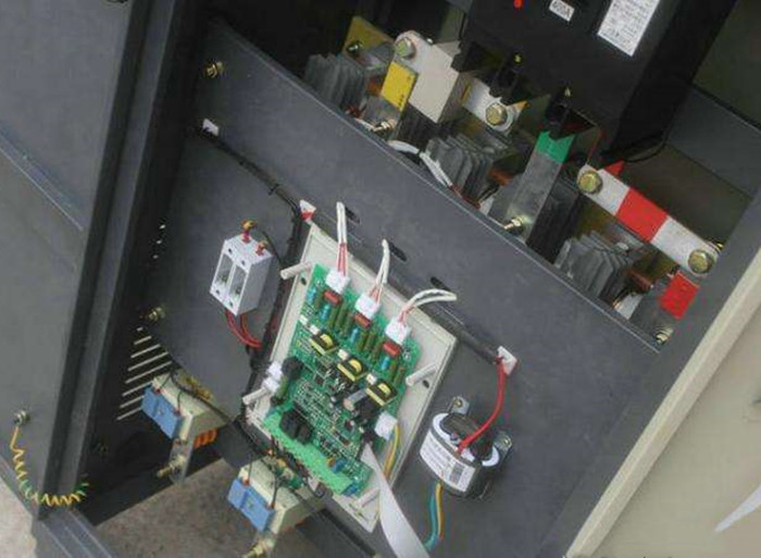 軟起動器運行中自動停機